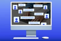 Monitor z klawiaturą i myszką. Na ekranie monitora wyświetlają się ikony użytkowników z dymkami czatu, a w nich hasła związane z dostępnością: teksty alt, wysoki kontrast, powiększony tekst, czytnik ekranu, transkrypcja multimediów oraz klawiatura i focus. 